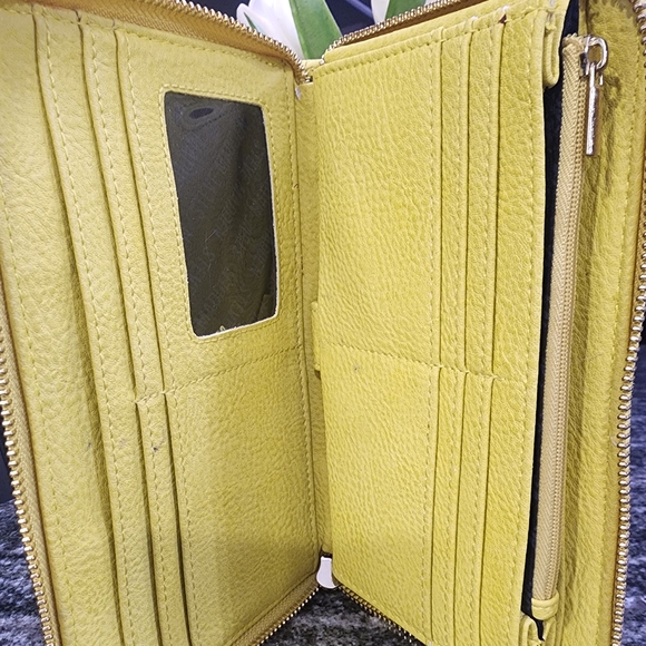 Steve Madden Citron Yellow Stamped Logo Zippered Wristlet- 8×5×1.5 - Picture 4 of 6